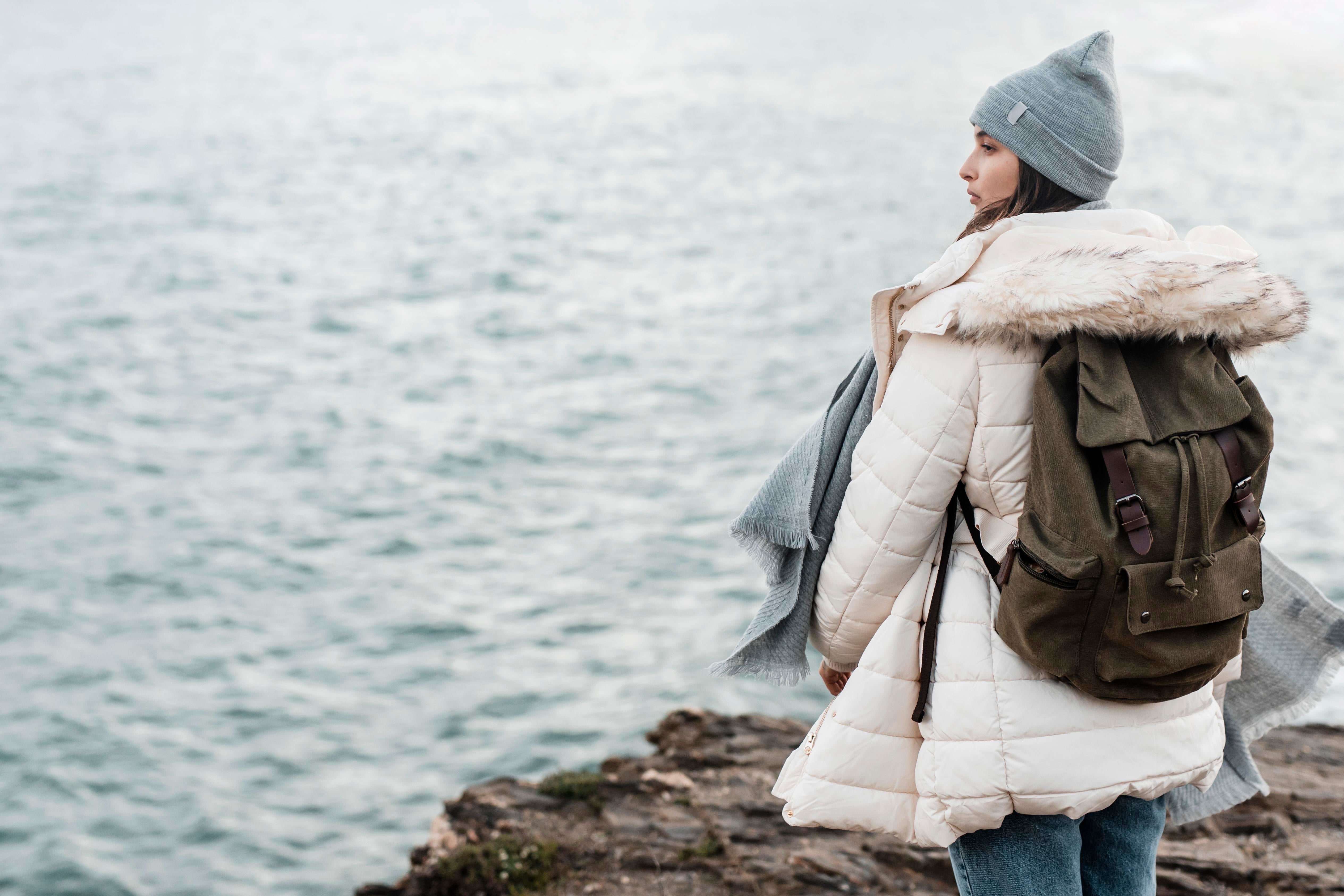 Difference between Waterproof and Non-Waterproof Detachable Hood Puffer Jackets